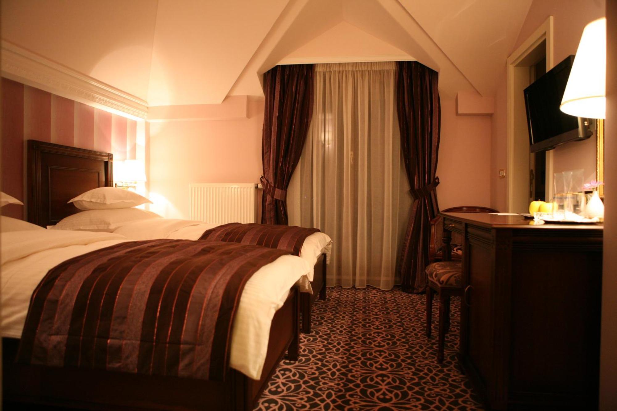 Hotel Villa Viktorija Баня-Лука Экстерьер фото