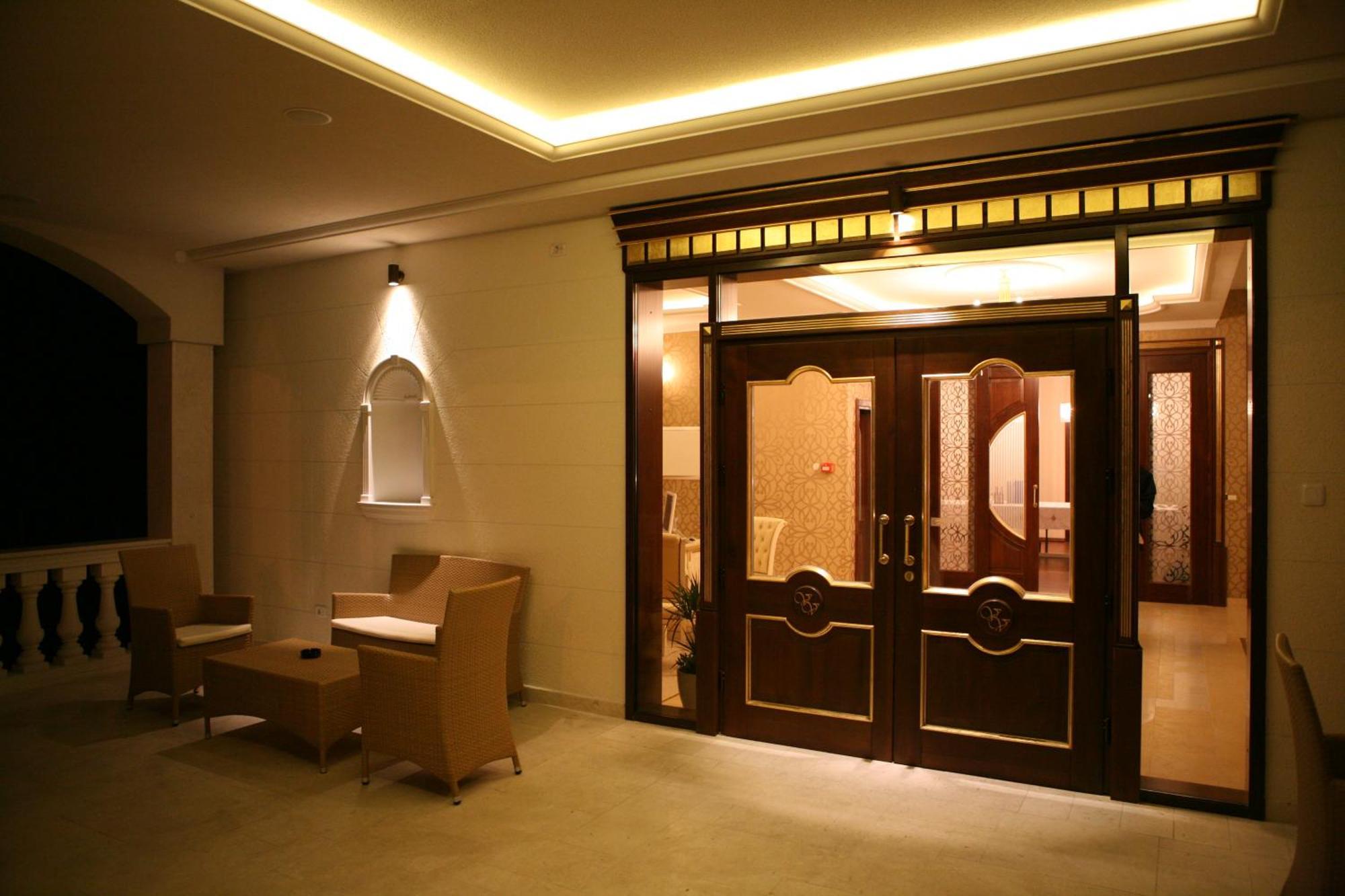 Hotel Villa Viktorija Баня-Лука Экстерьер фото