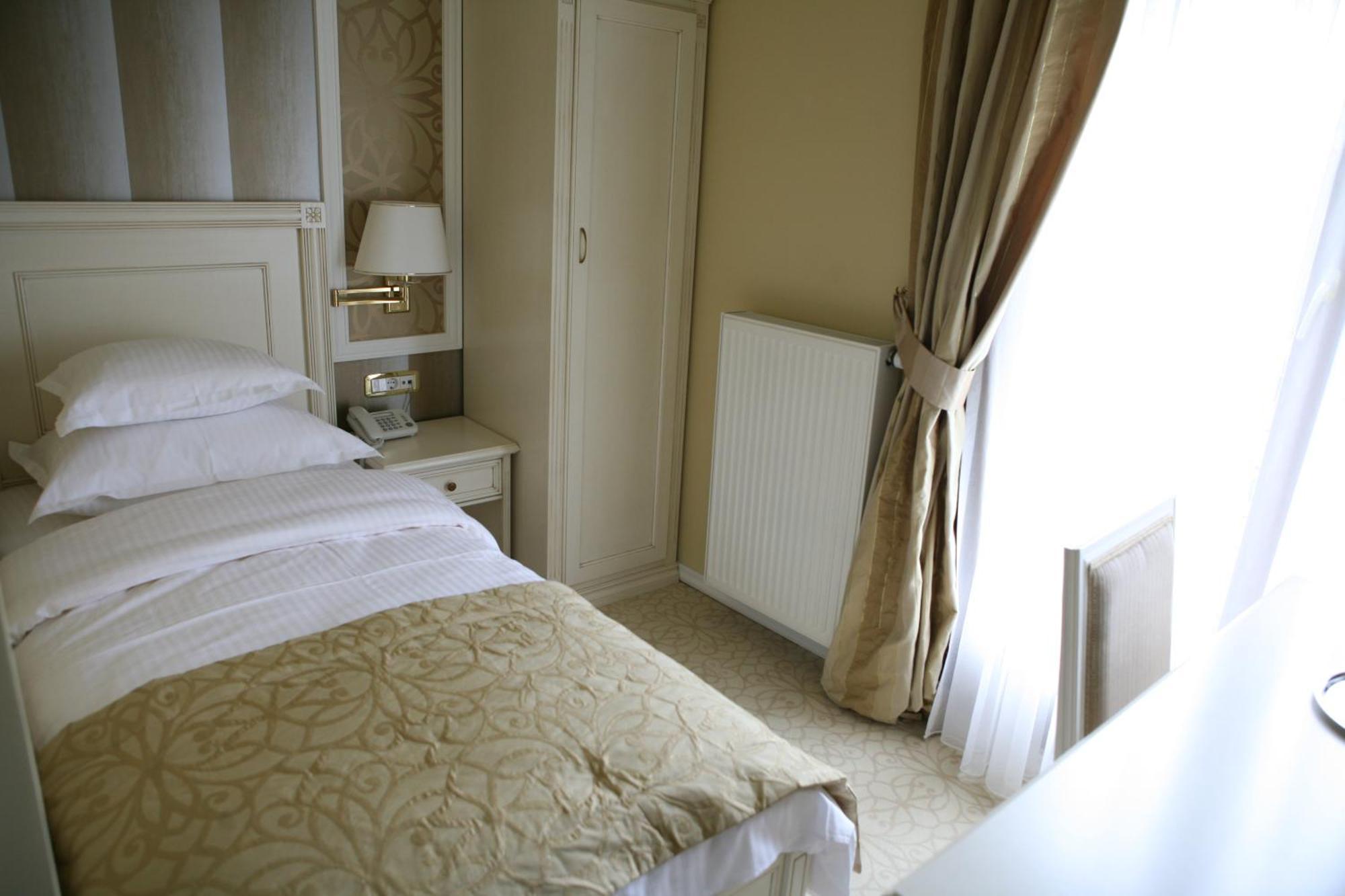 Hotel Villa Viktorija Баня-Лука Экстерьер фото