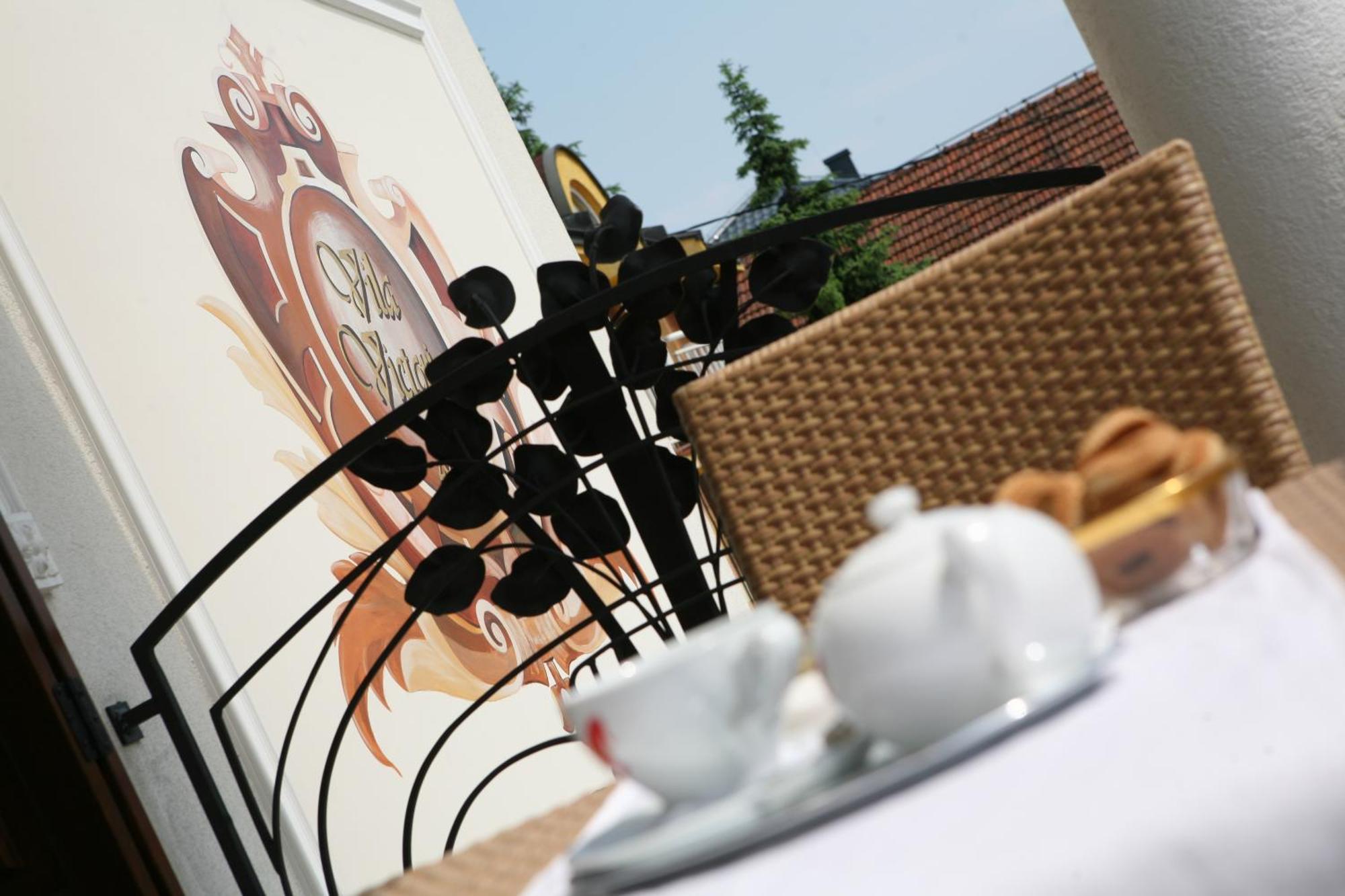 Hotel Villa Viktorija Баня-Лука Экстерьер фото