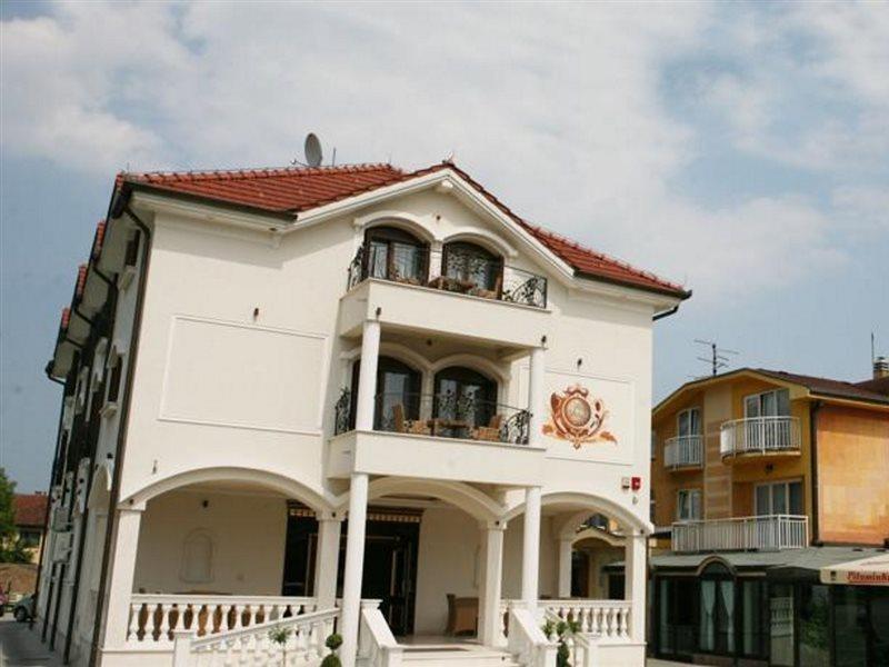 Hotel Villa Viktorija Баня-Лука Экстерьер фото